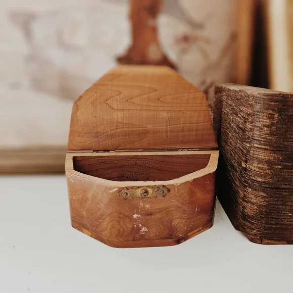 Vintage Wooden Trinket Box - Picture 5 of 8